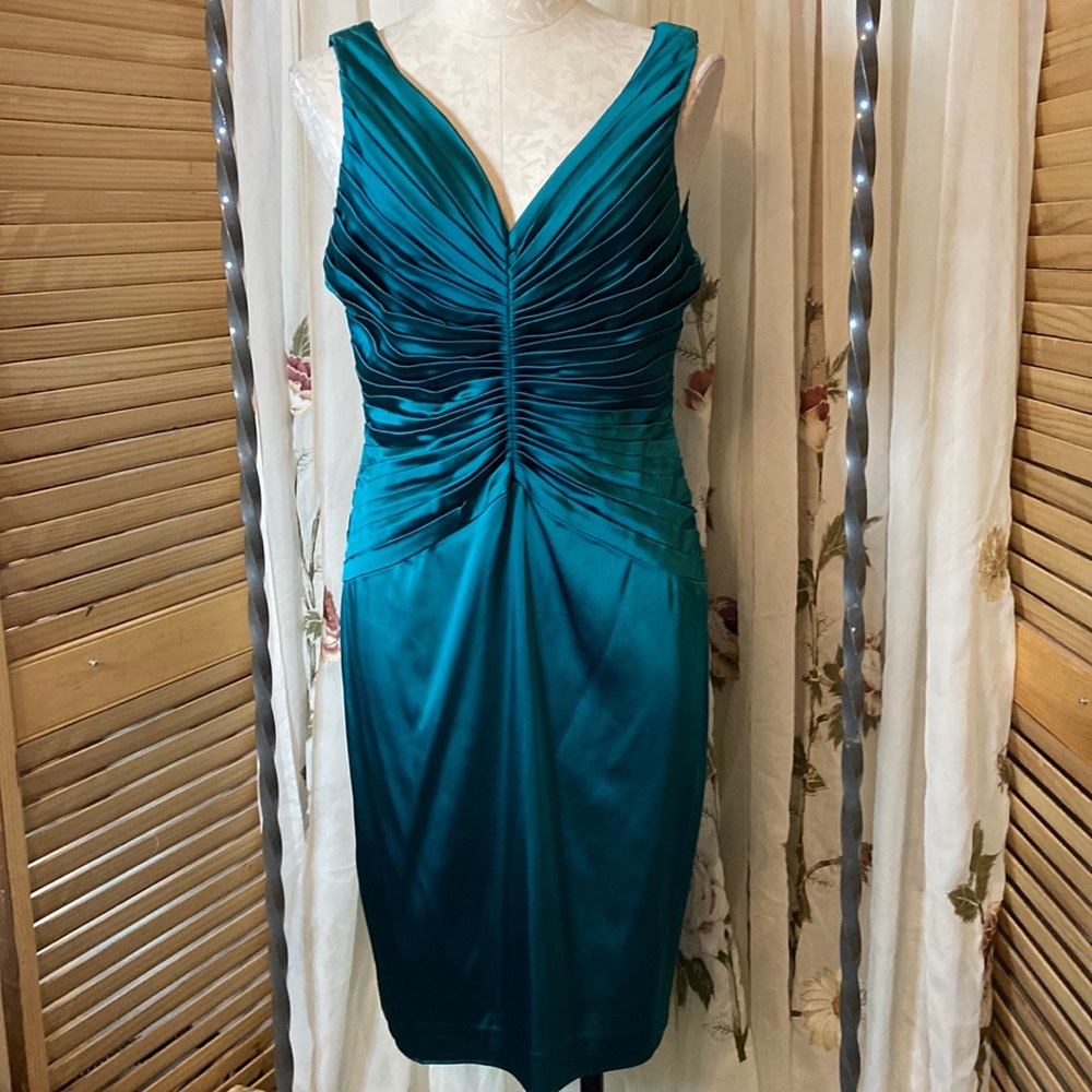 NWT Calvin Klein pleated top evening dress. Emerald green size 8